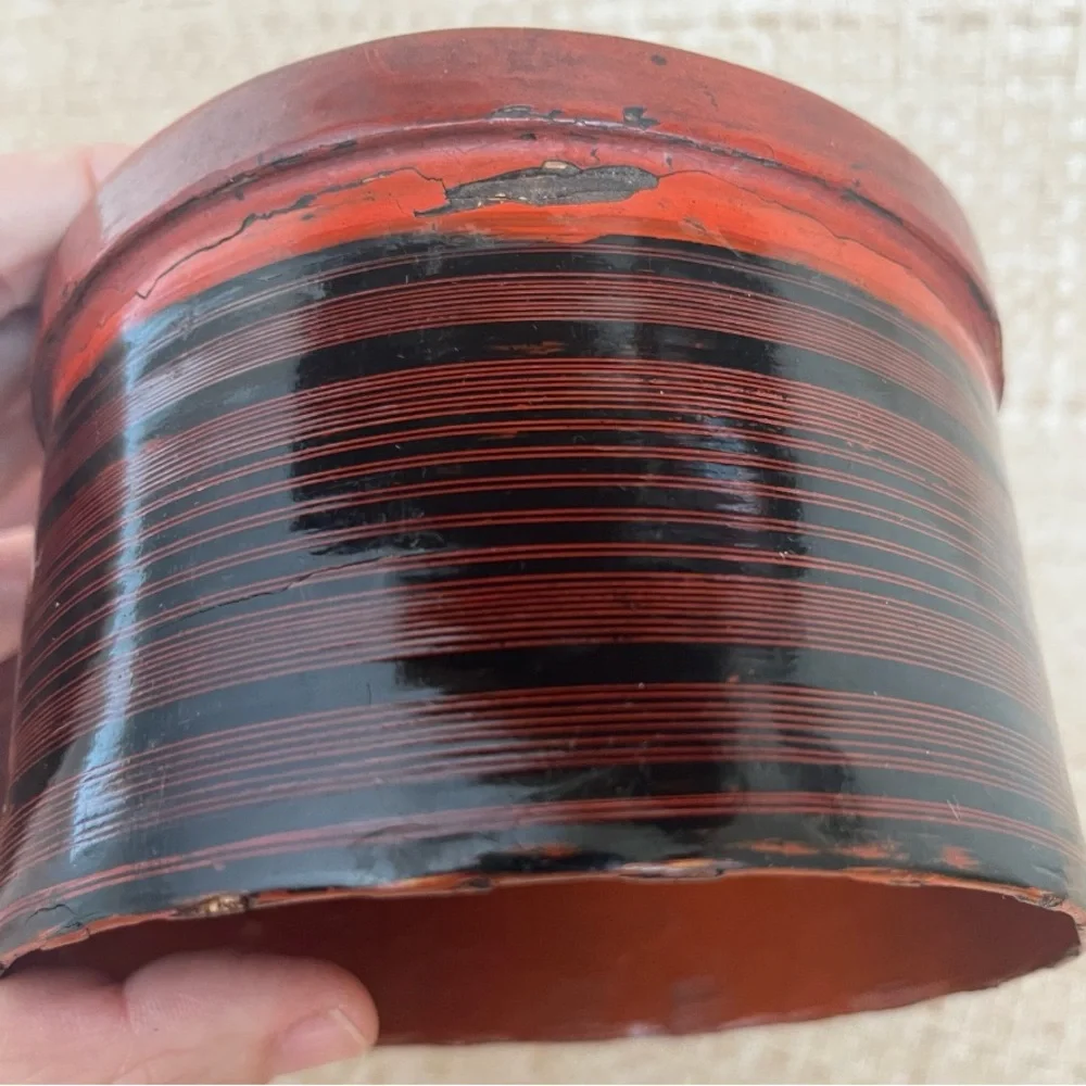 Antique lacquered betel